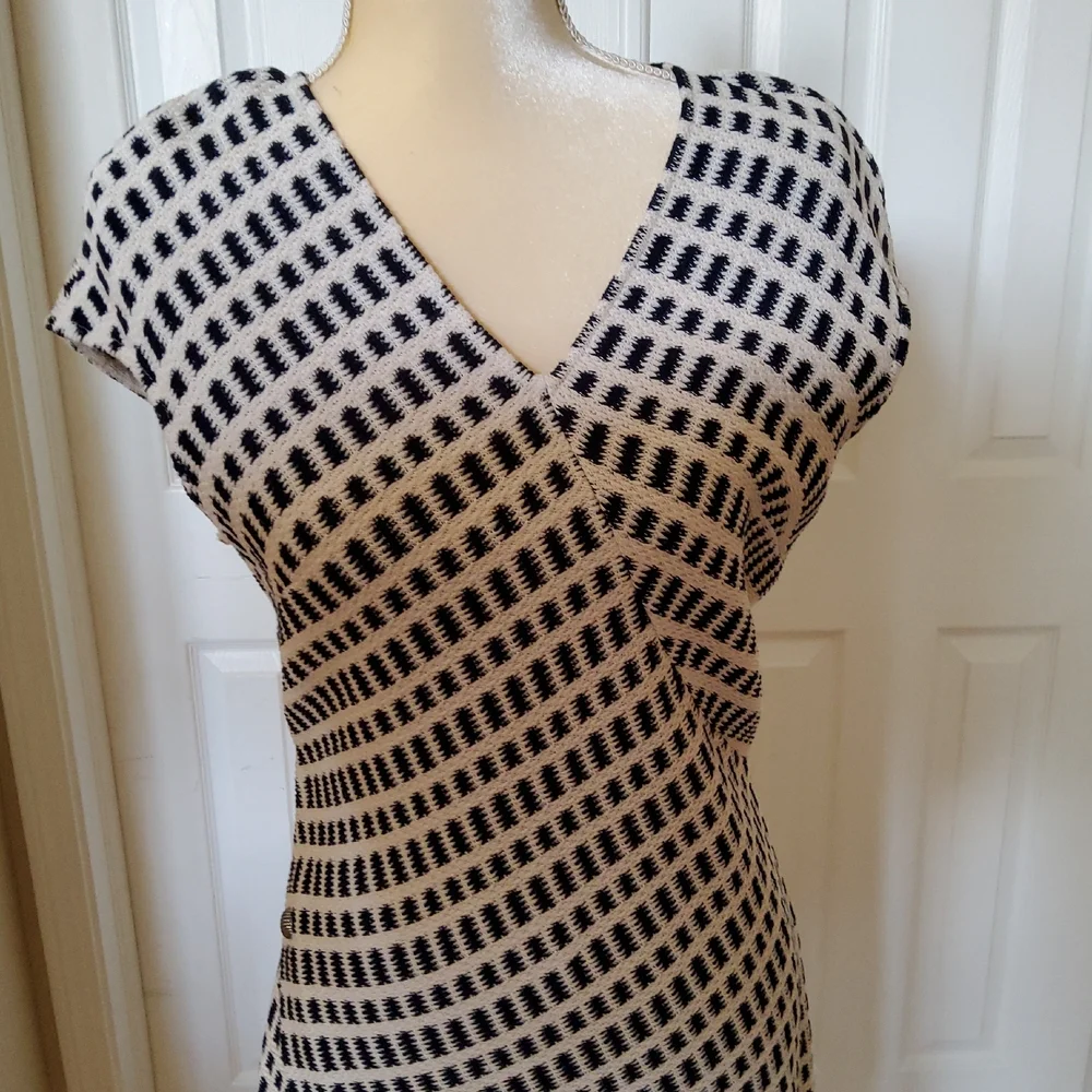 St John,Elegant Black and White Women's Dress - Picture 2 of 6